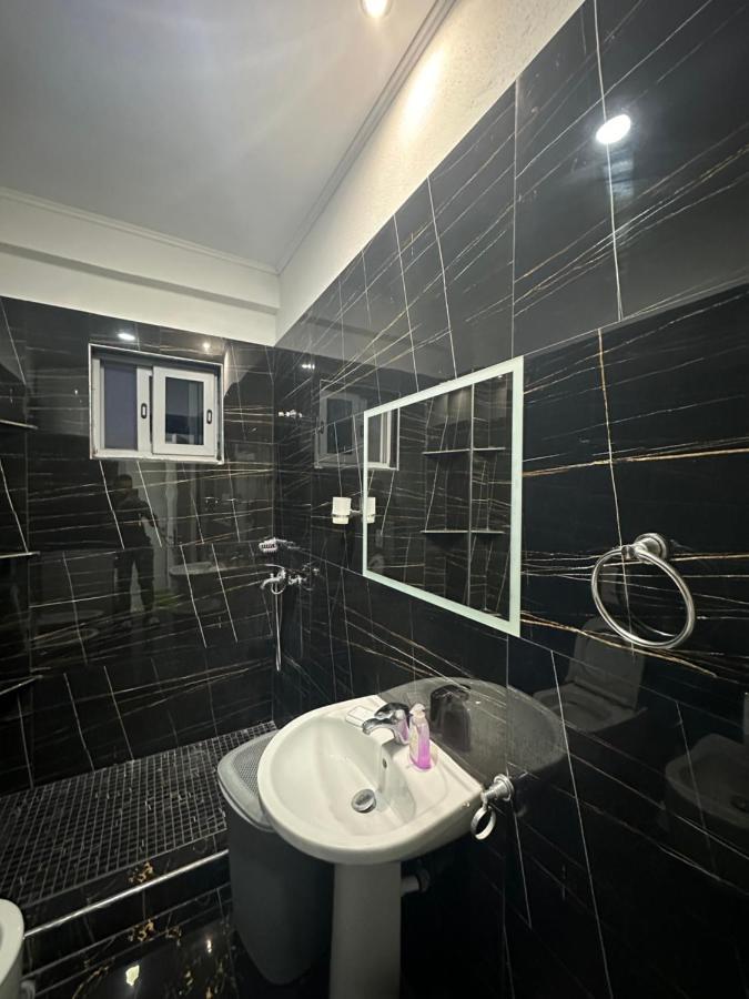 Stone City Apartament Apartment จีโรคาสเตอร์ ภายนอก รูปภาพ